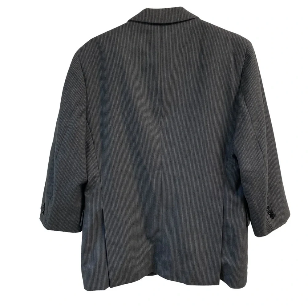 MENS Gray multicolored pinstriped sports jacket. Size 42R. 100% virgin‎ wool.